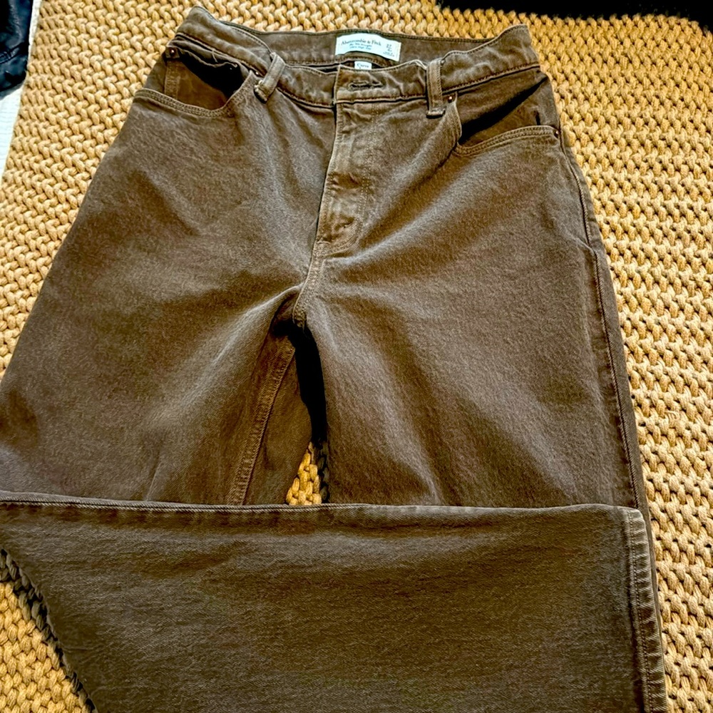 Brown Abercrombie & Fitch 90s straight ultra high rise